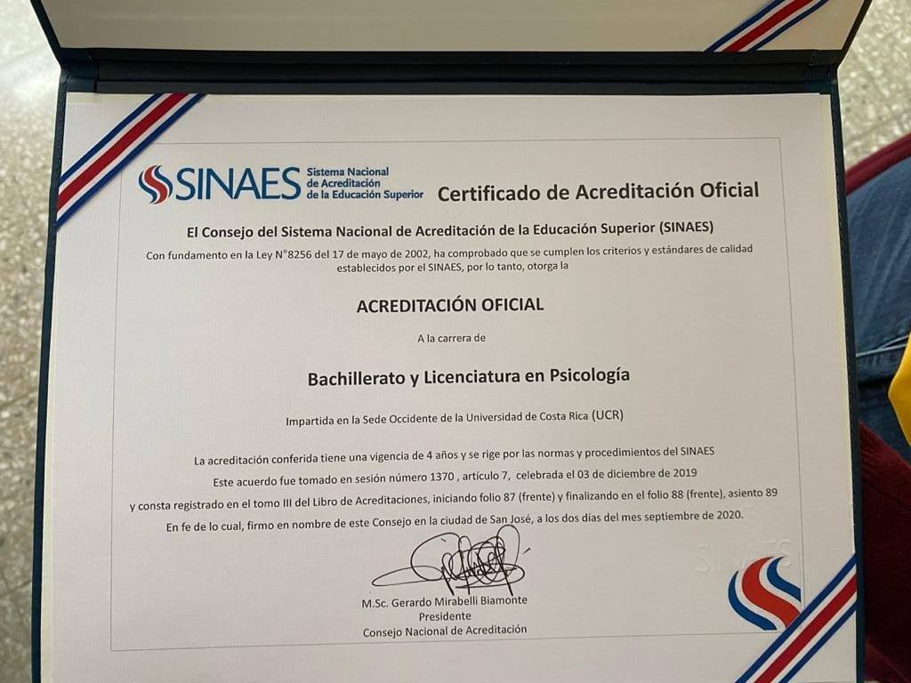 Título de Acreditación Carrera de Psicología en Sede Occidente