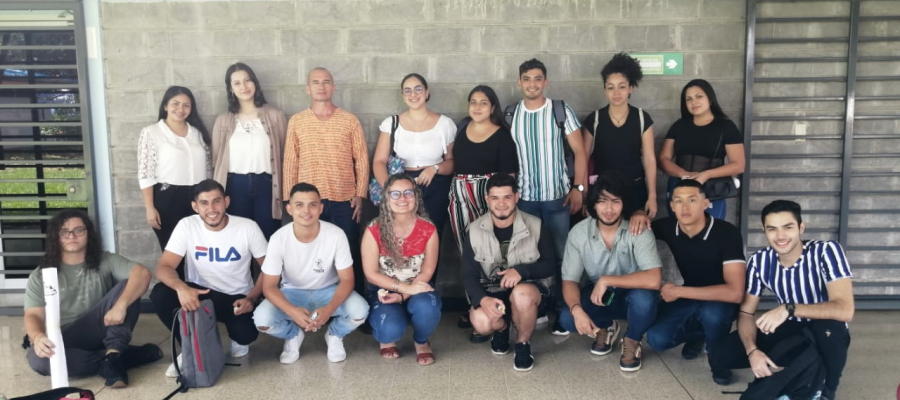 Estudiantes y docentes regresan a las Aulas